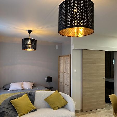 Dynastie - Le Repaire De Maltus "Gites & Spa" Lussac  Ngoại thất bức ảnh