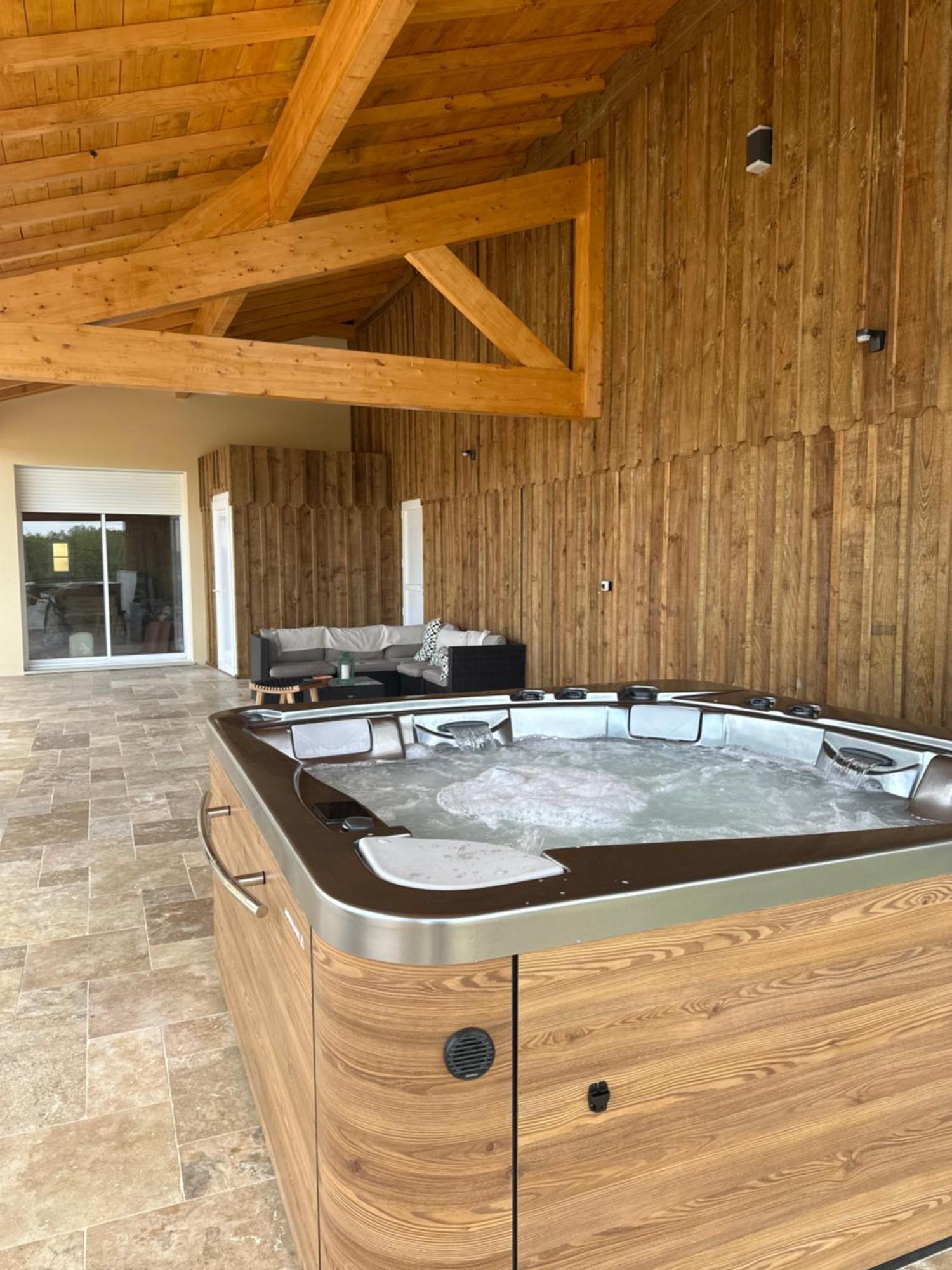 Dynastie - Le Repaire De Maltus "Gites & Spa" Lussac  Ngoại thất bức ảnh