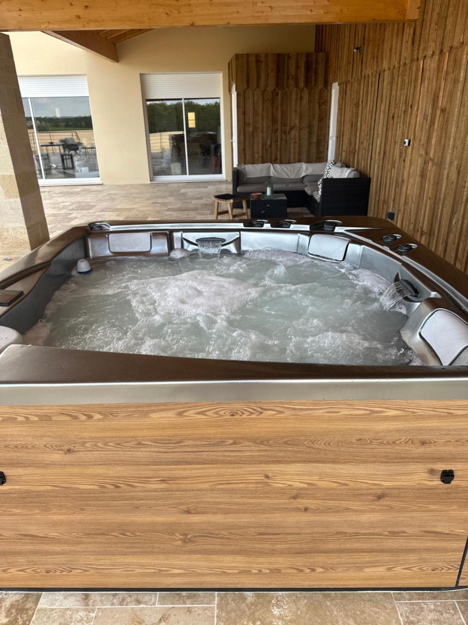 Dynastie - Le Repaire De Maltus "Gites & Spa" Lussac  Ngoại thất bức ảnh